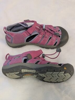 KEEN Newport H2 waterproof hiking sandals in a pink and lavender colorway sz 4